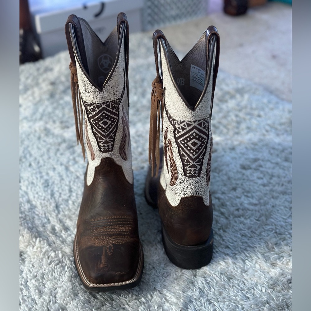 ARIAT Boots: Size M (Worn One Time)